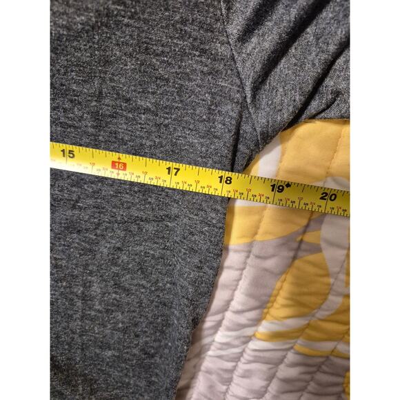 Christmas Crew Tshirt-Size Small- NWT - Picture 7 of 7